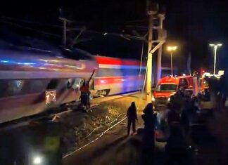 В Испании одновременно два скоростных поезда сошли с рельсов: есть погибшие (видео)