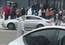 Частичный блэкаут в Киеве: люди спешат купить еду в еще работающих супермаркетах (видео)