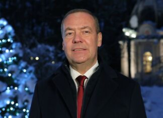 «Не играйте в игры с Россией»: Медведев ответил на послания Госдепа США (фото)
