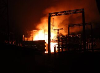 «Под ударом энергетика»: россияне «Шахедами» атаковали подстанцию Днепра, — соцсети (видео)