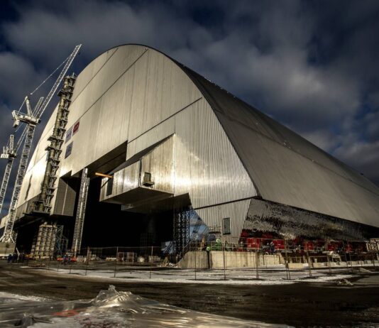 Без радиации, но без света: что означает обесточивание Чернобыльской АЭС