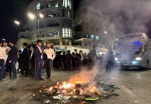 В Иерусалиме автобус въехал в толпу ультраортодоксальных протестующих: есть погибшие (видео)