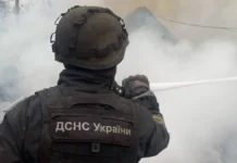 Дрон влучив у багатоповерхівку в передмісті Херсона, врятували жінку. ВІДЕО