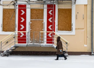 Виплати, “зимові набори”. У Херсоні посилюють “пункти незламності” та укриття