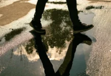 Чому демісезонні кросівки практичніші за звичайні: 5 фактів