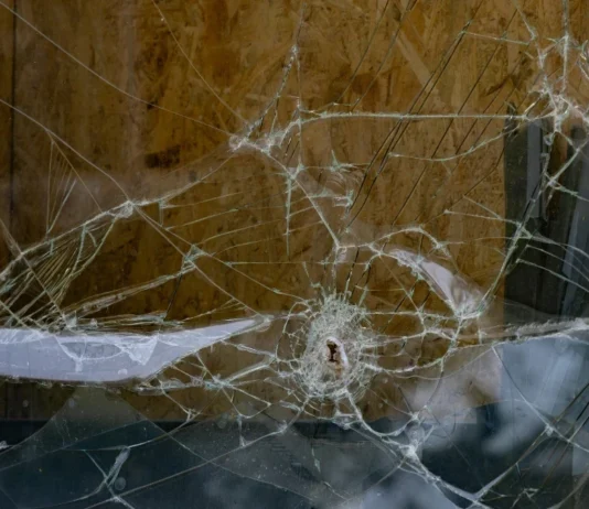 Армія РФ обстріляла медзаклад у Херсоні. Постраждали медпрацівники