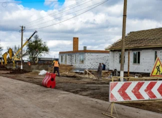Понад 1,4 мільйона гривень переплати за відбудову Посад-Покровського на Херсонщині повернуть до бюджету