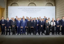 Зеленський підписав з Макроном і Стармером декларацію про намір розгортання в Україні західних сил після війни