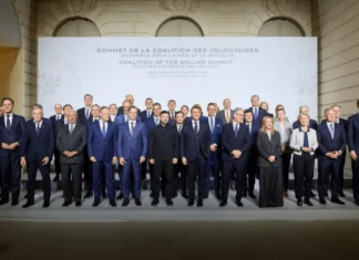 Зеленський підписав з Макроном і Стармером декларацію про намір розгортання в Україні західних сил після війни