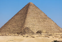 Ученый считает, что Великую пирамиду Гизы построили 25 000 лет назад: у него есть доказательства (фото)