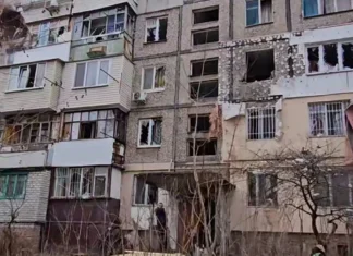 Російські військові обстріляли багатоповерхівку в Корабельному районі Херсона