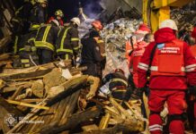 Удар РФ по жилому дому в Харькове: спасатели деблокировали тела женщины и ребенка