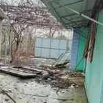 Війська РФ обстріляли житлові будинки на Херсонщині. Пошкоджено квартири та приватний будинок
