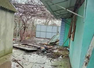 Війська РФ обстріляли житлові будинки на Херсонщині. Пошкоджено квартири та приватний будинок