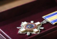 Родинам двох загиблих на Херсонщині військових передали державні нагороди