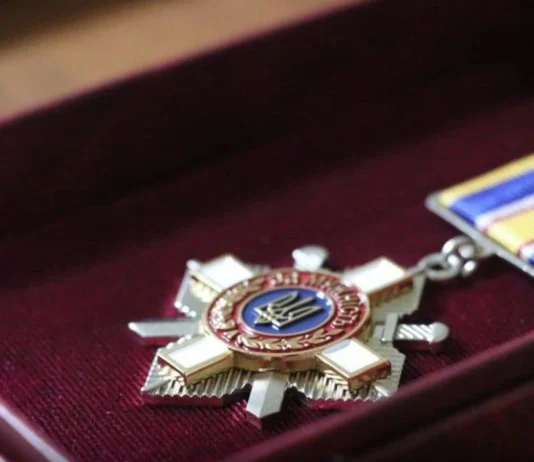 Родинам двох загиблих на Херсонщині військових передали державні нагороди