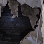 Російські військові знову обстріляли Корабельний район Херсона, загорівся дах. ВІДЕО