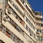 Російські війська атакували багатоповерхівку у Херсоні, є поранена