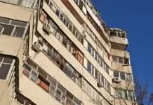 Російські війська атакували багатоповерхівку у Херсоні, є поранена