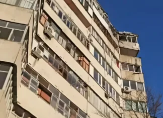 Російські війська атакували багатоповерхівку у Херсоні, є поранена