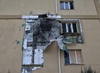 Війська РФ двічі атакували безпілотником “Молнія” один із районів Херсона. ФОТО. ВІДЕО