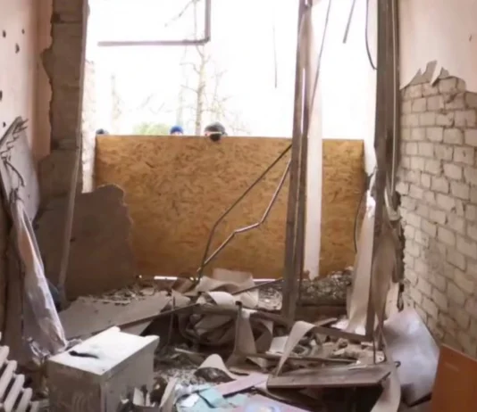 Війська РФ обстріляли один із закладів освіти у Центральному районі Херсона. ВІДЕО