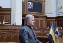 Порошенко в Раде призвал обсудить с премьеркой ситуацию в энергетике