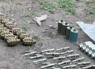 На Херсонщині викрили людей, які незаконно продавали зброю, зокрема передавали через пошту