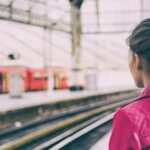 Женщина отсудила сотни тысяч долларов у железной дороги, потому что мужчины делали отрыжки в ее присутствии