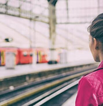 Женщина отсудила сотни тысяч долларов у железной дороги, потому что мужчины делали отрыжки в ее присутствии