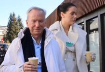 Младше на 43 года: бывший глава Google встречается с девушкой, которая годится ему во внучки