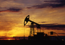 Bloomberg: РФ продает флагманскую нефть Urals с самой большой скидкой с 2023 года