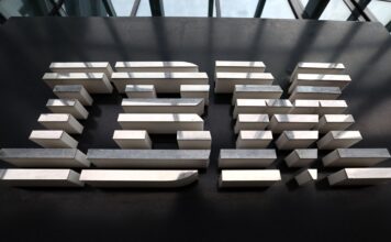 Акции IBM обвалились на 13% после того, как искусственный интеллект научили обновлять COBOL