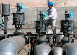 Россия и Иран начали ценовую войну за доступ на китайский рынок нефти