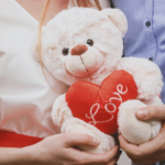 Поздравления с Днем святого Валентина своими словами: лучшие открытки и картинки