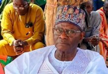 Врач из Германии стал королем одной из беднейшей страны Африки (видео)