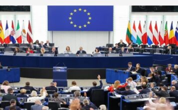 Порошенко назвал важнейшим решение Европарламента о предоставлении Украине 90 млрд евро