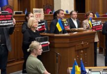 «Евросолидарность» в годовщину санкций против Порошенко: это девальвирует закон, предназначенный для противодействия внешним угрозам нацбезопасности Украины