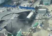 В Шанхае дорога возле «зебры» внезапно ушла под землю: образовалась большая пропасть (видео)