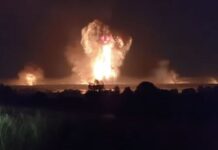 Взрывается в Севастополе и в районе военных аэродромов: Крым массированно атакуют дроны (видео)