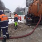 «Сами в шоке»: черкасские коммунальщики показали неожиданную находку в канализации (фото)