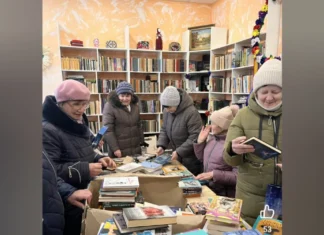 Бібліотека Дар’ївської громади отримала понад 160 книг у межах проєкту «Книги для Півдня України»