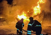 У Херсоні російські війська завдали удару по території АЗС. ФОТО