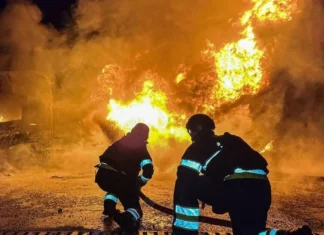 У Херсоні російські війська завдали удару по території АЗС. ФОТО