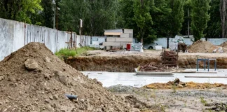 Фундамент тонший на 160 мм. Які порушення виявили на будівництві «підземних шкіл» у Херсоні