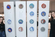 У Запоріжжі проходить міні-виставка «ЦЕ*арабески» за мотивами кам’яних вишиванок Нової Каховки