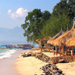 Одно сплошное болото: мужчина показал, во что превратился популярный курорт (фото)