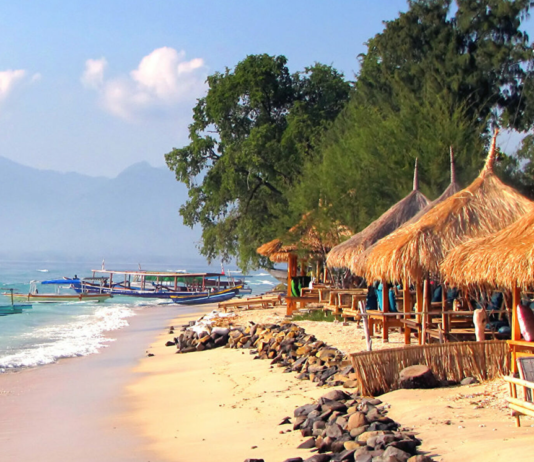 Одно сплошное болото: мужчина показал, во что превратился популярный курорт (фото)