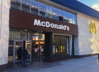 Трехэтажная зона и 600 мест: гигантский McDonald’s открыли в парижском Диснейленде (видео)