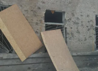 У Дніпровському районі Херсона унаслідок обстрілу пошкоджено медзаклад